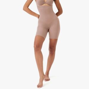 NWT Spanx Seamless Higher Power Short - Cafe Au Lait